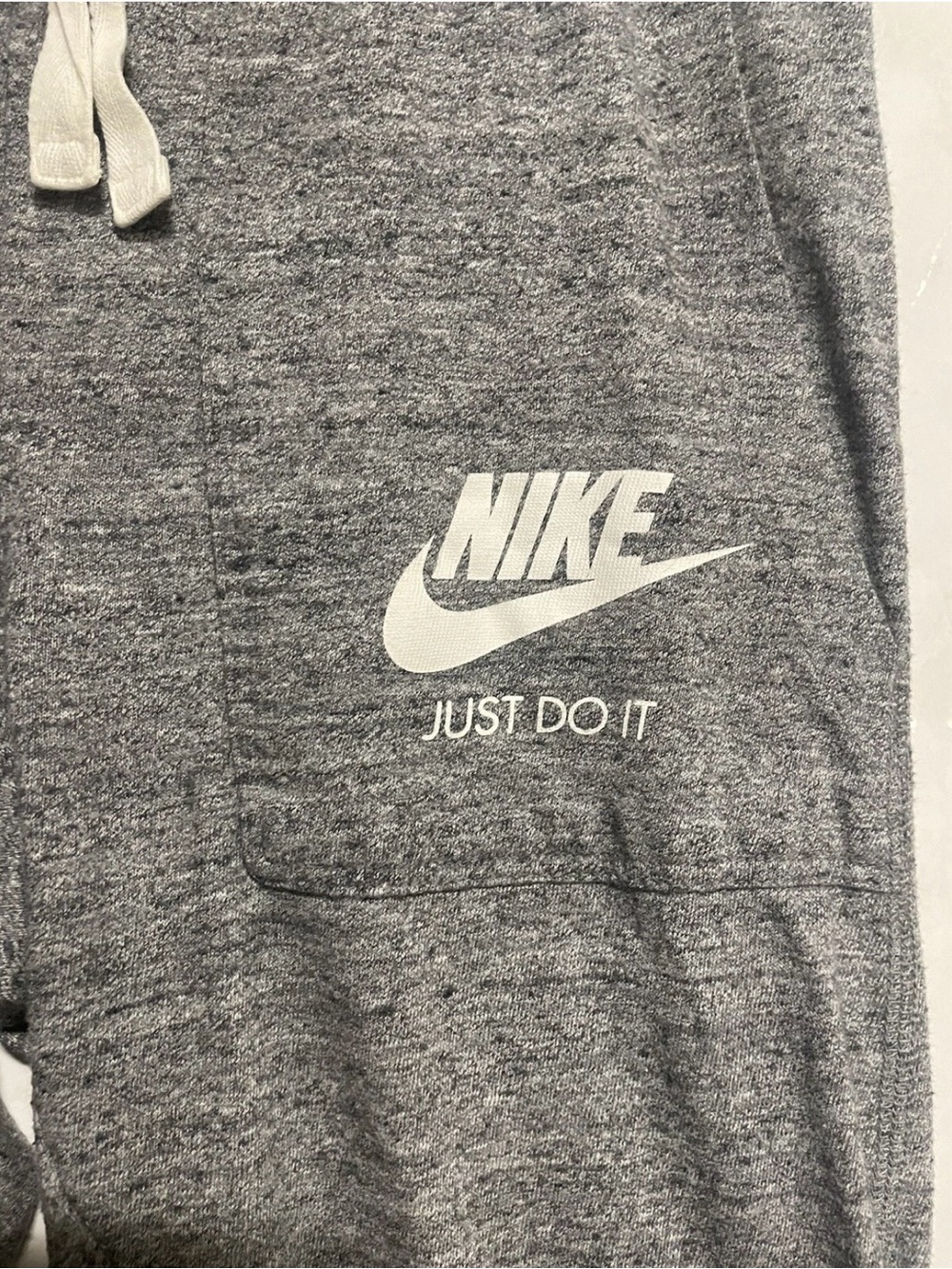 Nike Women's Heather Gray Capri Jogger Pants - Picture 5 of 9